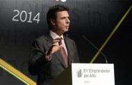 El Ministro de Industria, Energía y Turismo, José Manuel Soria, entrega el Premio Emprendedor del Año de EY