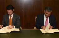El ministro de Industria, Energía y Turismo firma un acuerdo con el Ayuntamiento de Mogán
