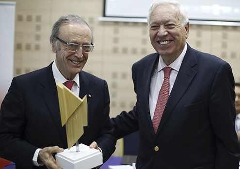 García-Margallo entrega los premios de la Fundación Consejo España-China