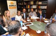 La Xunta les presenta a los empresarios de Agrela el diseño de la pasarela de Marineda que incluye la integración paisajística del entorno
