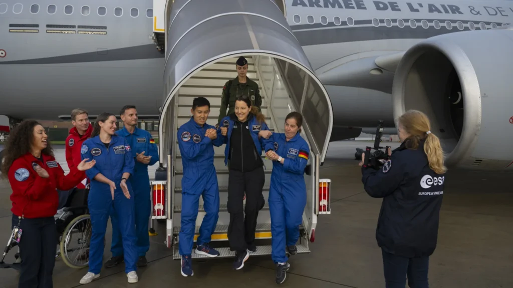 Sophie Adenot recibida por sus compañeros al llegar a Colonia el 10 de octubre de 2026